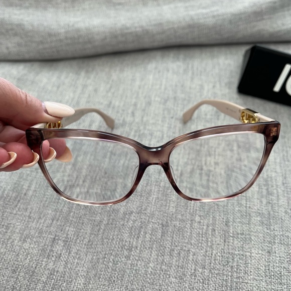 Fendi glassing with a reading lens. Brand new and never warn. - Picture 2 of 4